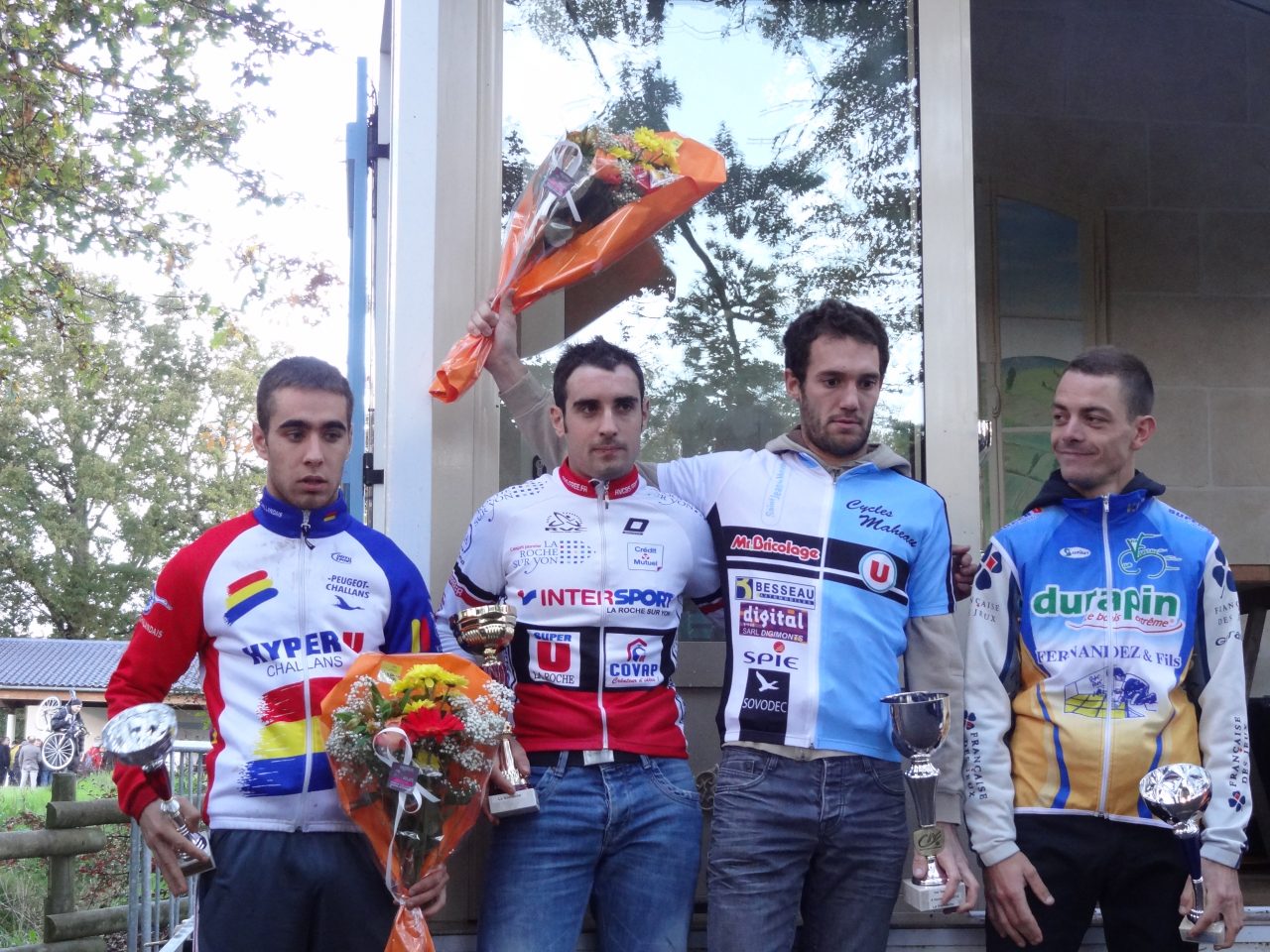 Cyclo-Cross de la Garnache (85) : Maheau devant Guilbaud 