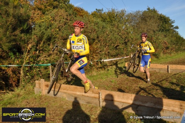 Cyclo-Cross de Loctudy (29) : Le Naour devant les Le Quau 