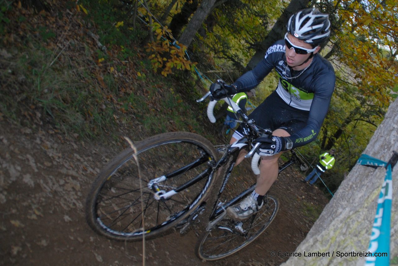 Cyclo-Cross de Saint-Brice en Cogls (35) : Fillaut devant Le Montagner 