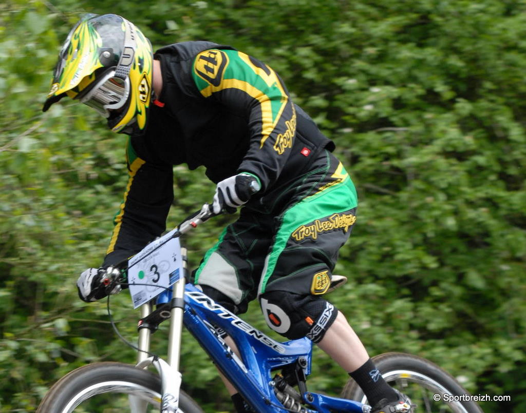 Coupe de Bretagne Descente VTT  Gouzec (29): Badouard haut la main ! 