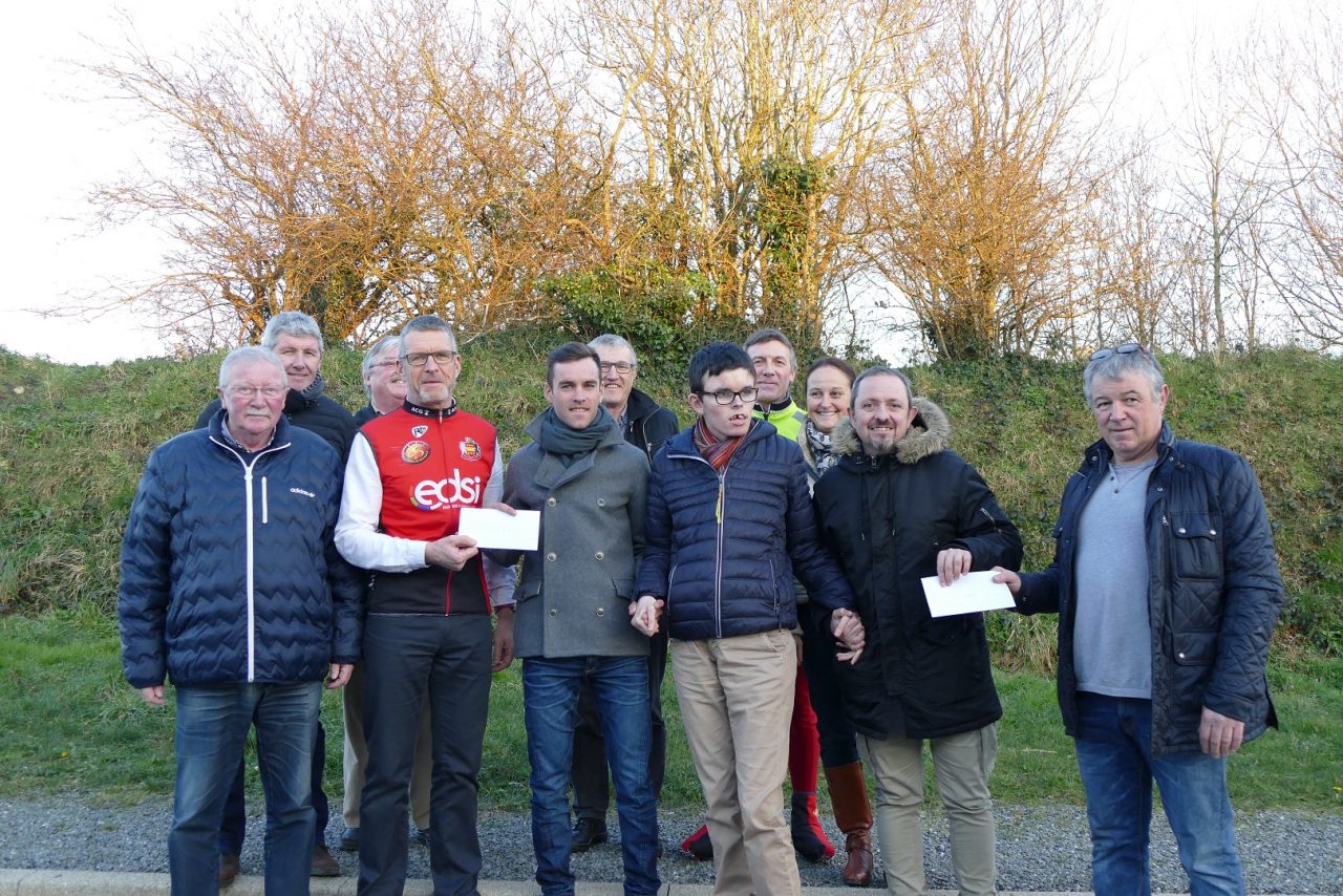 Remise de chque rando cycliste de Gouesnou 