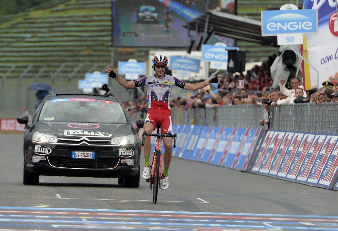 Giro 11 : Zakarin en solitaire
