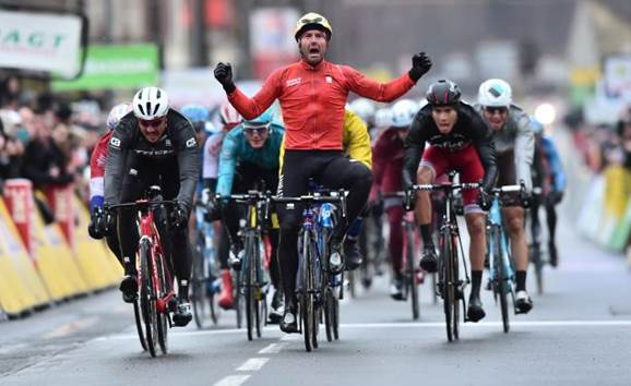 Paris-Nice #2  : Colbrelli sous le dluge