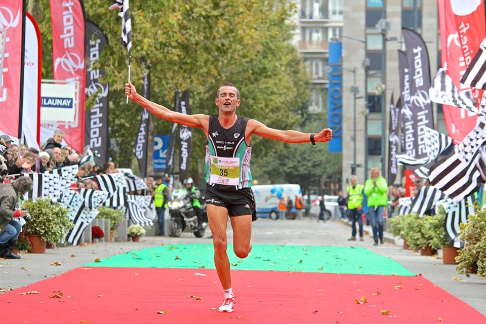 Marathon de Rennes: un cycliste parmi les Kenyans