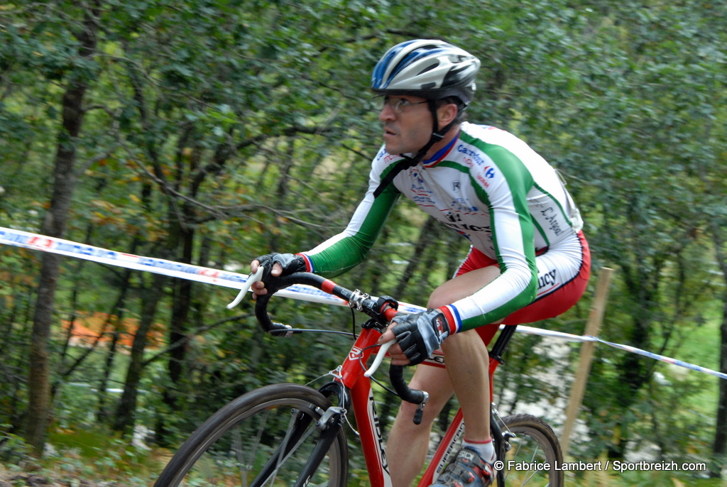 L’Olympic Cycliste de Locmin parmi l’lite  Bordeaux.