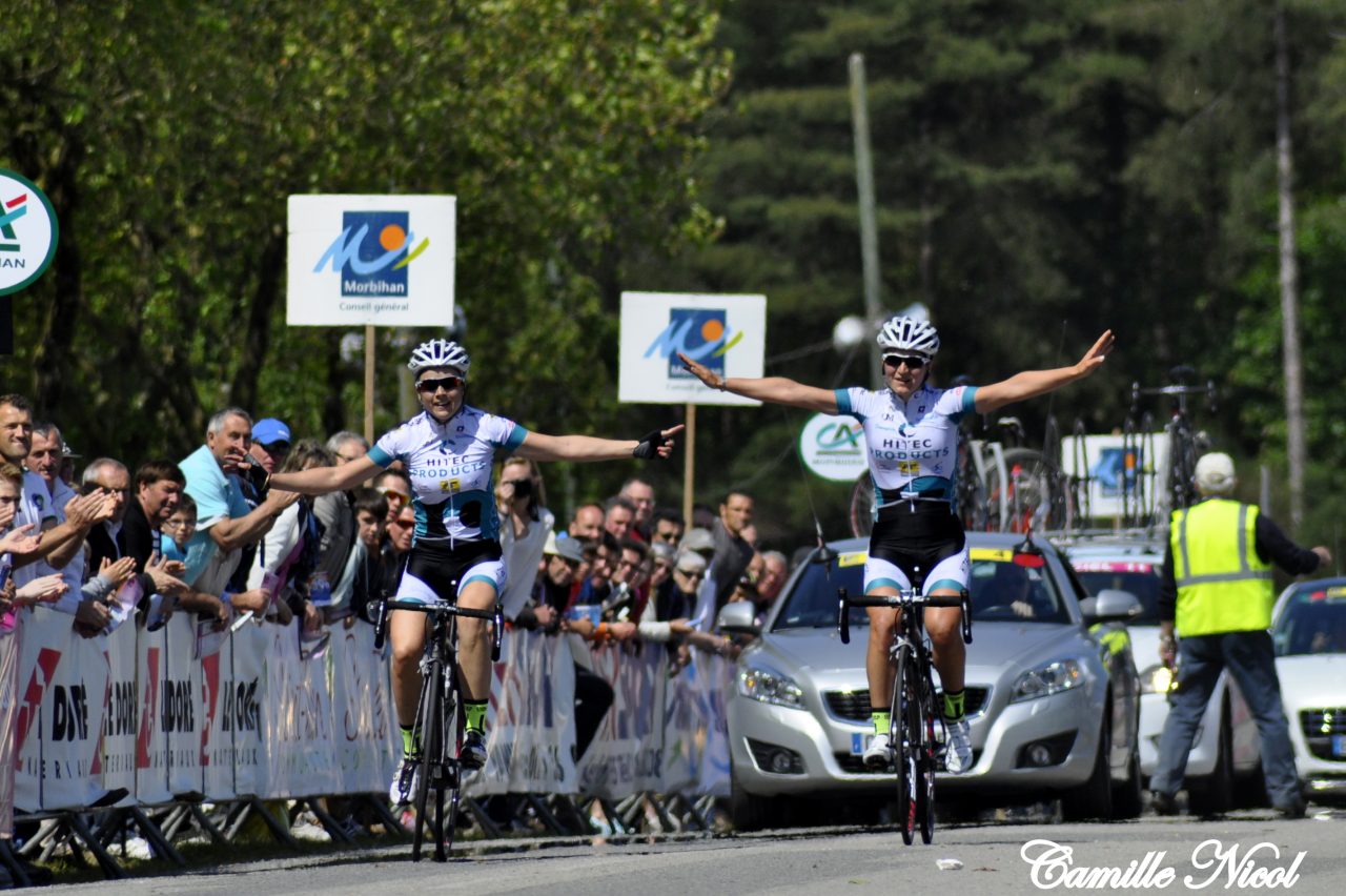 GP Plumelec  Dames : Longo Borghini et Cordon main dans la main