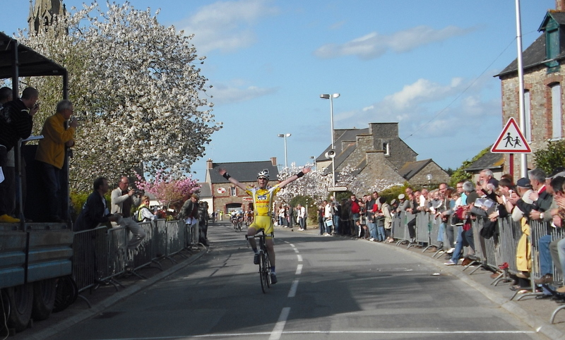 Saint-Rieul (22) : les bouquets pour Carlier et Guillaumot