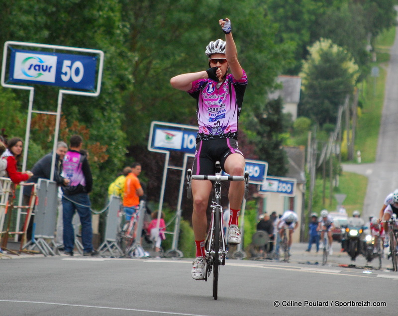 Florian Auberger remporte la classique Nantes - Riaill (44) 