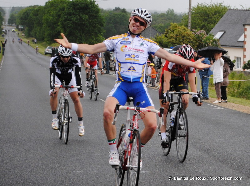 Maxime Cam au sprint  Plouigneau (29)