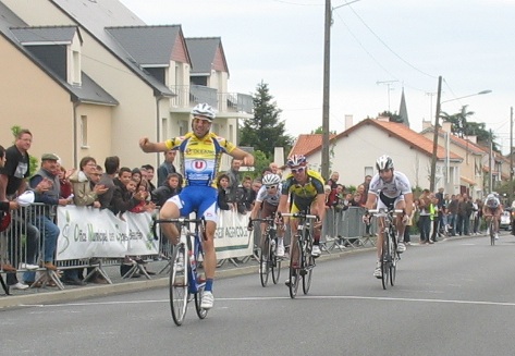 Tour des Mauges : Renou 1er leader