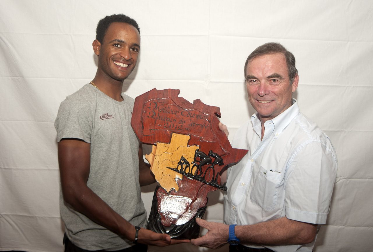 Natnal Berhane honor par Bernard Hinault