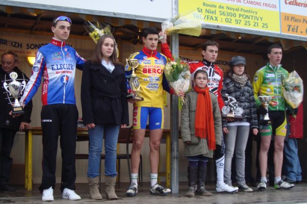 Noyal-Pontivy: les bouquets pour Qur et Le Goff  