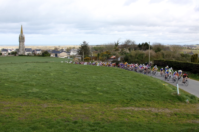 Pass'Cyclisme  Saint-Georges-de-Reintembault : les bouquets pour Breard et Bernard 