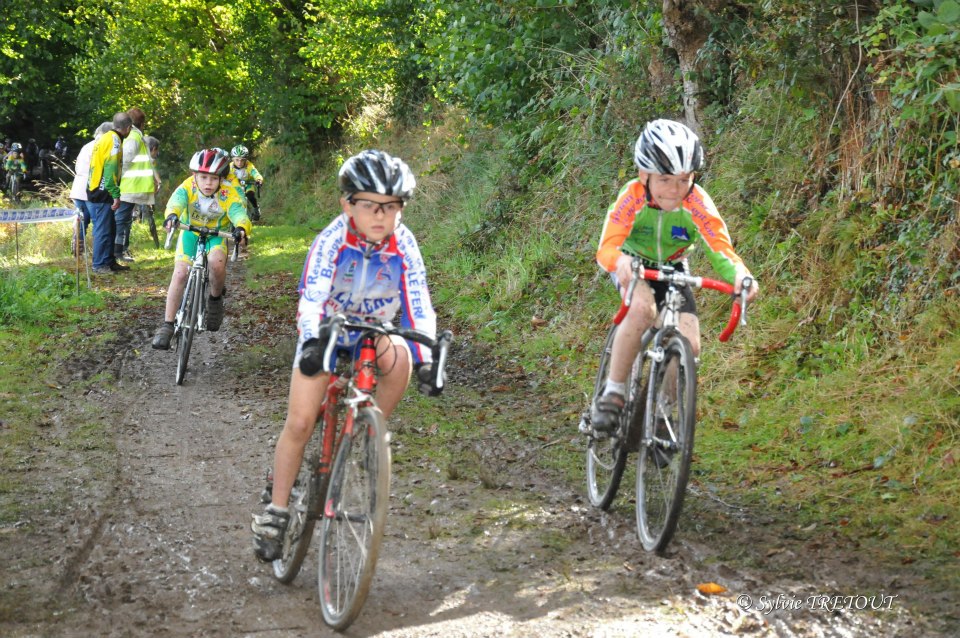 Cyclo-cross de Pleyben (29) : pour les jeunes