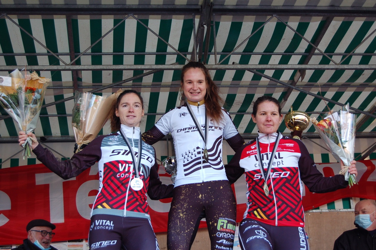 Bretagne CX Dames: Porhel devant Grimault / Briand en junior