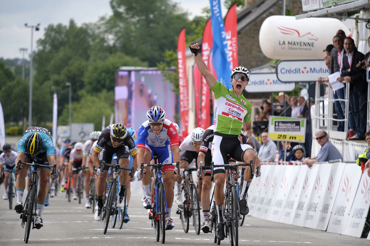 Boucles de la Mayenne #1: Van der Poel