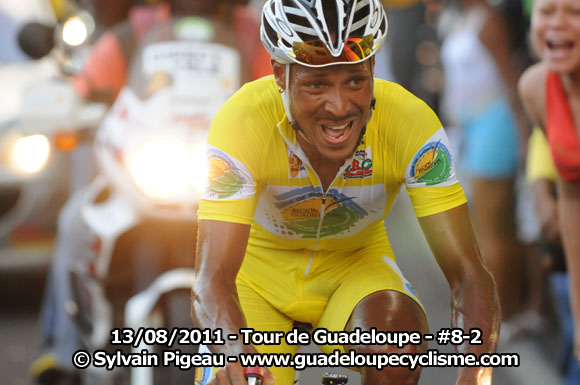 Tour de Guadeloupe 2011 : Carne en tat de grce  Saint Claude. Pierzga enlve le tronon