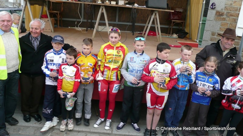Bernard Hinault encourage les coles de cyclisme  Sens de Bretagne
