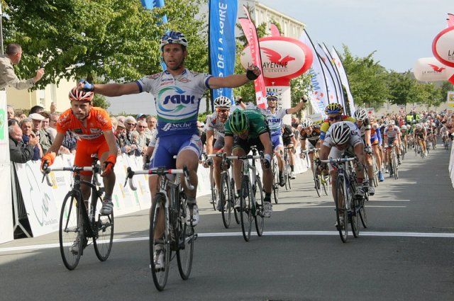 Boucles de la Mayenne # 2 : Etape et maillot pour Casper 