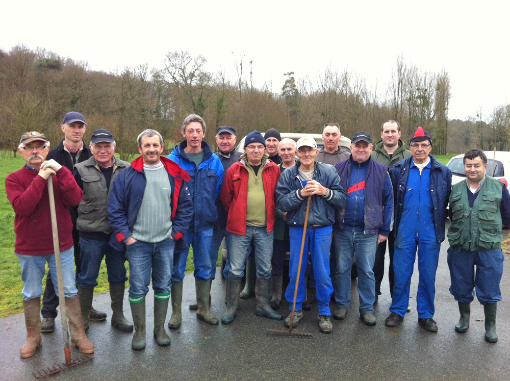 Cyclo-cross de Taupont : les bnvoles  l'ouvrage 