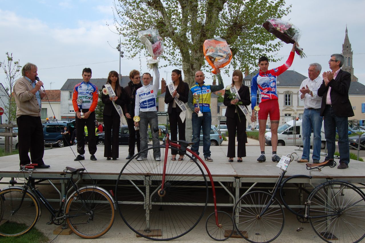 Grand Prix Cycliste des Civelles  Basse-Indre (44) : Richard s'impose 