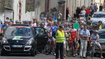 Le peloton des Boucles  l'arrt 