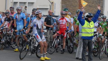 Le peloton des Boucles  l'arrt 