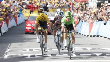 17e tape: Froome tient bon / Roglic gagne