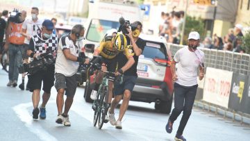 Milan-Sanremo: Van Aert devant Alaphilippe