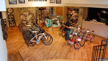 Un nouveau Bianchi Caf & Cycles inaugur  Tokyo