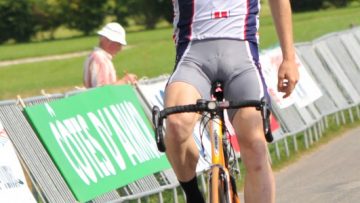 Noen Cudennec (Team Ctes des Lgendes) et Florian Le Cam (Landivisienne Cycliste) victorieux  Hmonstoir