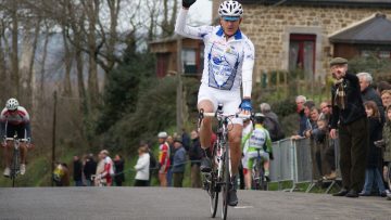 Pass'Cyclisme  Epiniac (35) : les bouquets pour Prodhomme et Guene
