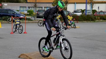 Ecole de vlo du CC Bourg Blanc: les pros de BSE en viste