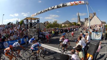 Circuit des 2 provinces au Pertre: Cyrille Patoux (VC Rouen) au sprint 