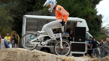 Un pilote pas comme les autres au BMX de Theix