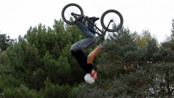 Le Dirt en dmonstration sur la piste de BMX de Theix