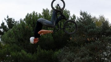 Le Dirt en dmonstration sur la piste de BMX de Theix