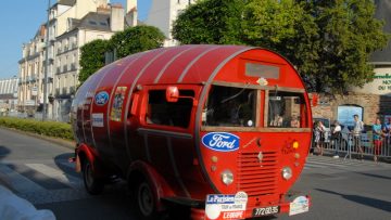 Les vhicules anciens paradent sur le Grand Prix de Rennes Libert  