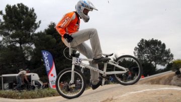 Un pilote pas comme les autres au BMX de Theix