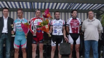 Pass'Cyclisme  Saint-Armel (56) : les bouquets pour Hedan et Kersuzan
