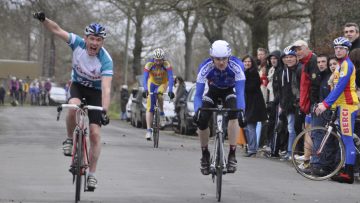 Pass'Cyclisme  Rostrenen (22) : Les bouquets pour Menn et Gestin 